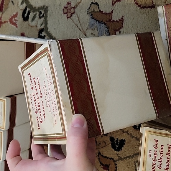 Avon Collection - Picture 3 of 5